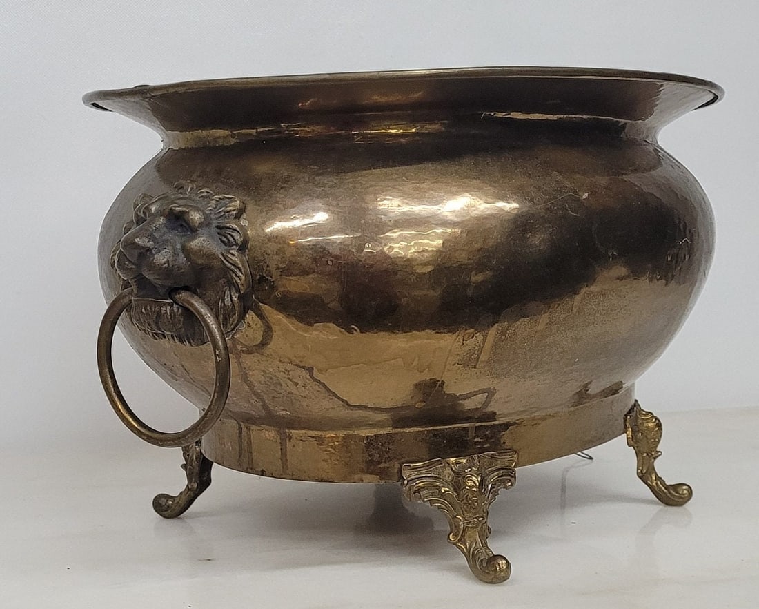 Vintage brass lion head plant pot planter garden sun room center piece (1 of 9)