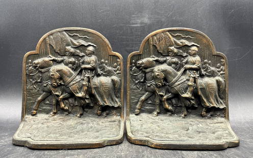VINTAGE PAIR HUBLEY 246 CAST IRON BOOKENDS KNIGHTS ON HORSES HORSEBACK CRUSADERS: Title: VINTAGE PAIR HUBLEY 246 CAST IRON BOOKENDS KNIGHTS ON HORSES HORSEBACK CRUSADERS Date/Period: approx 1930's Dimension: approx 5.5 x 2.25 x 5 Material: cast iron Additional Information: VINTAGE