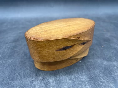 Miniature Shaker Oval Bentwood Box, Finger construction Signed