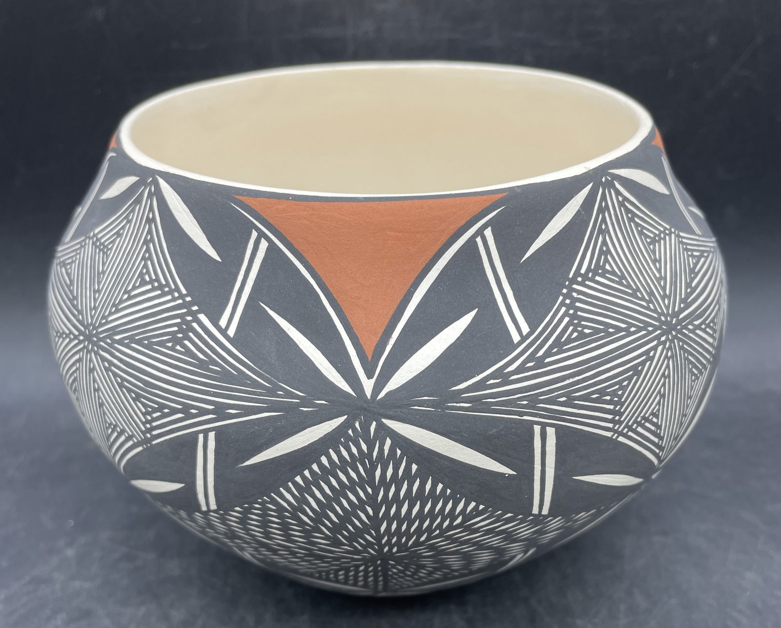 VINTAGE NATIVE AMERICAN HANDMADE ACOMA POTTERY SIGNED V. VICTORINO (1 of 8)