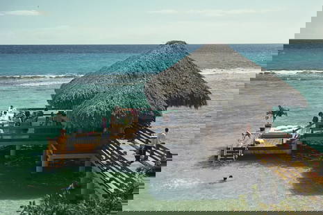 Casa De Camp ' By Slim Aarons Oversized C Type: Description ' Casa De Camp ' by Slim Aarons Part of Yvette Bluhdorn's house in Casa de Campo, Dominican Republic, February 1985. (Photo by Slim Aarons/Getty Images) Paper size 40 x 60 inches /