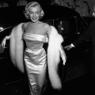 Monroe At Premiere ' By M. Garrett Oversized Resin: Description ' Monroe At Premiere ' by M. Garrett 1954: EXCLUSIVE Marilyn Monroe (1926 - 1962) arriving at the premiere of the film 'There's No Business like Show Business'. (Photo by M.