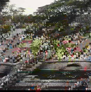 Arts Festival ' By Slim Aarons Oversized C Type: Description ' Arts Festival ' by Slim Aarons The Palm Beach Arts Festival Procession, Florida, 1964. (Photo by Slim Aarons/Hulton Archive/Getty Images) Paper size 40 x 40 inches / 101 x 101 cm 