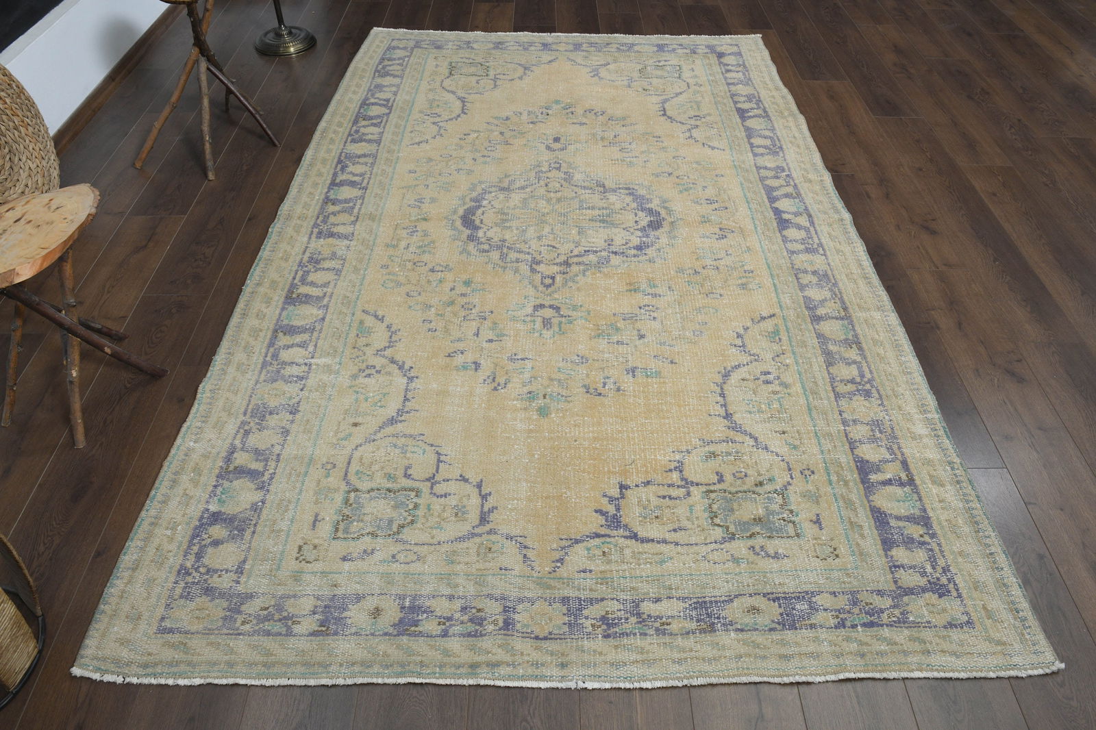 5'7x9'2 ft, BOHEMIAN ANTIQUE RUG: Title: 5'7x9'2 ft, BOHEMIAN ANTIQUE RUGOridign: Turkey Date/Period: 1960 - 1970 Materials: Wool And Cotton Size: Width: 5.7 feet Length: 9.2 feet Provenance: This Turkish one-of-a-kind Vintage Turkish