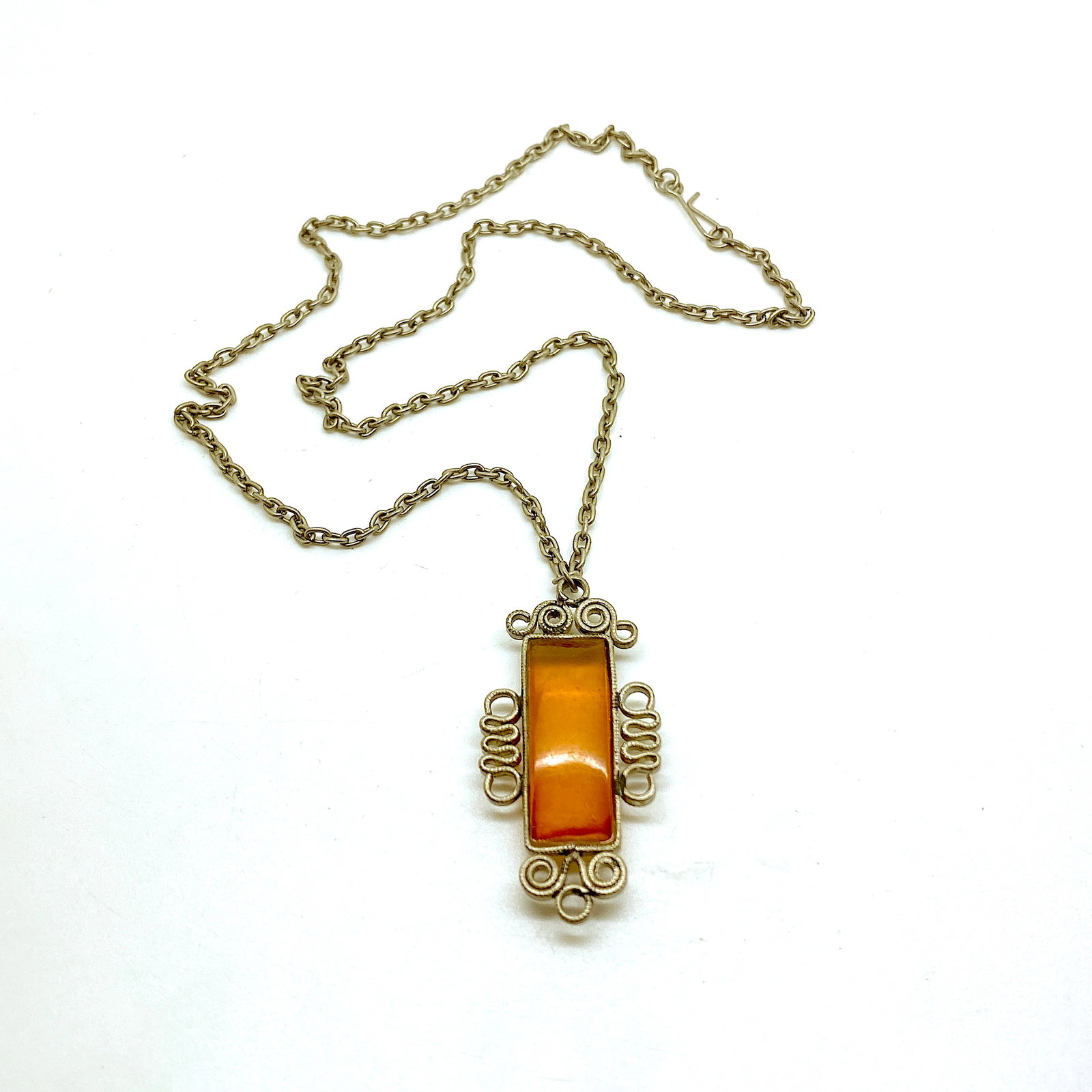 Marvellous Vintage Amber Necklace made from Cabochon shaped Amber beads: Title: Marvellous Vintage Amber Necklace made from Cabochon shaped Amber beads Metal:Metal Gemstone: Amber Weight :10.6 g Size:Size: 45.0 x 22.0 x 7.0 mm Made of: (Reconstituted Amber or Whole Stone):