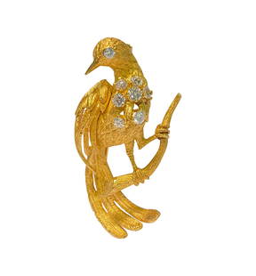 18K Yellow Gold VVS Diamond Vintage Bird Pin: 18K Yellow Gold, VVS Diamond Vintage Bird Pin. Beautiful and custom made pin. 1.00 Carat Diamonds. VVS clarity, E-F color. Round brilliant cut set in prong/flush setting. Super high quality diamonds.