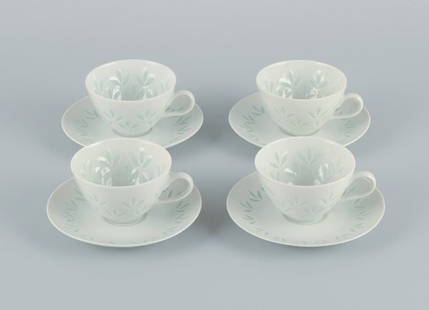 Friedl Holzer-Kjellberg (1905-1993) for Arabia. Four sets of Arabia mocha cups and saucers in rice: Friedl Holzer-Kjellberg (1905-1993) for Arabia. Four sets of Arabia mocha cups and saucers in porcelain. Mid 20th century. Signed. In excellent condition. Cup: 7.0 cm. without handle x 4.5 cm. Saucer: