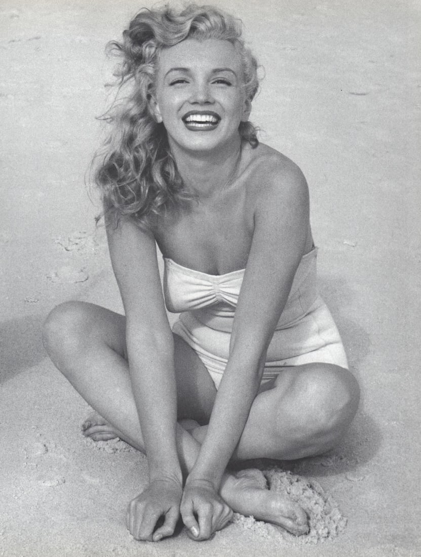ANDRE DE DIENES - Marilyn Monroe ( Norma Jean) (on the beach) (1 of 1)