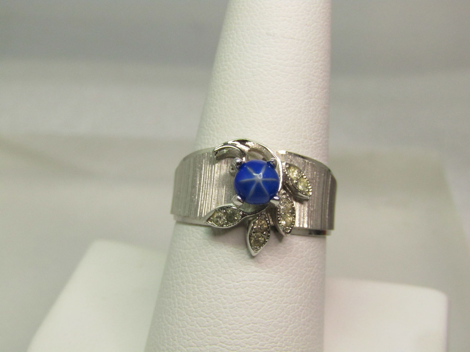 Vintage Espo Faux Star Sapphire Ring, Sz. 8.75, 1960's-1970's. 14kt G>E. (1 of 3)