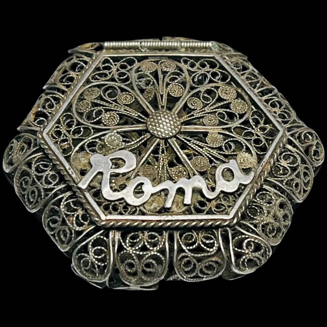 Vintage Silver 800 Roma Italian Filigree Trinket/ Pill Box: Title: Vintage Silver 800 Roma Italian Filigree Trinket/ Pill Box Description: Vintage Silver 800 Roma Italian Filigree Trinket/ Pill Box Weighs 9.4 grams Measures 1.5 x1.5 Date/Period: Vintage Materi