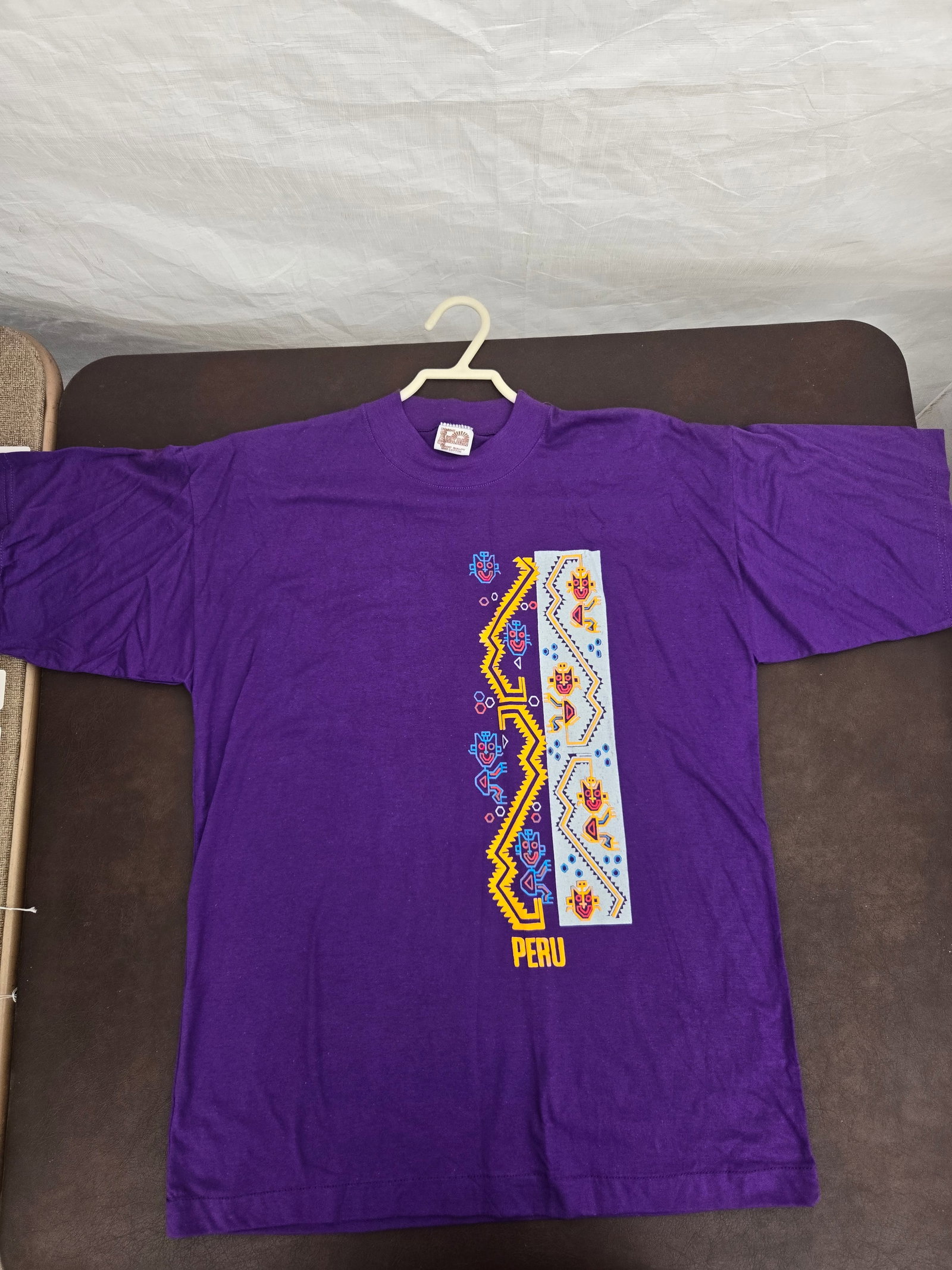 Vintage 90's Peru Simbols Purple T-shirt: Title: Vintage 90's Peru Simbols Purple T-shirt Origin: Peru Date/Period: 90's Material: Cotton Size/Dimensions: M Description: Brand New, Never worn, Might have small stains due to aging and storage