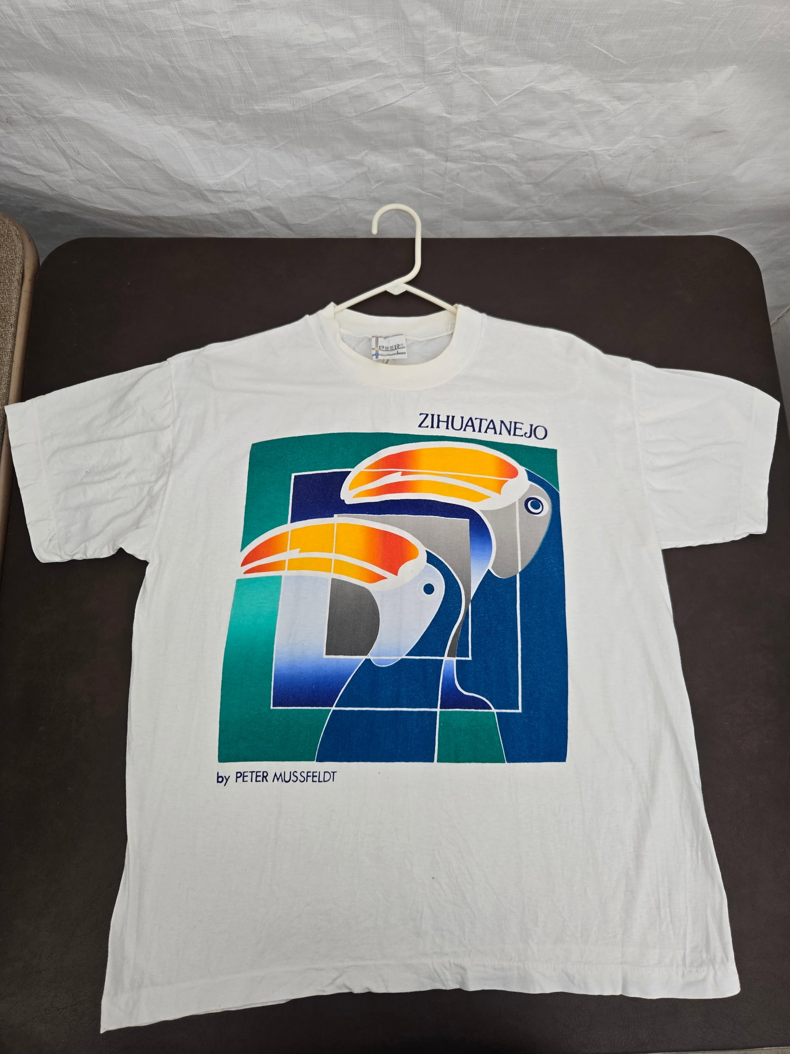 Vintage 90's Zihuatanejo by Peter Mussfeldt: Title: Vintage 90's Zihuatanejo by Peter Mussfeldt Origin: USA Date/Period: 90's Material: Cotton Size/Dimensions: L Description: Pre-Owned, Might have stains due aging and storage. Reserve: $5.00 Shi