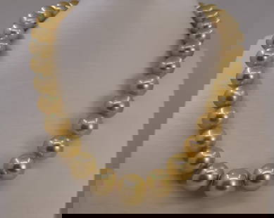 Necklace PSL Certified Australian Deep Golden South Sea Pearls - Huge Size - 12.1x15.7mm: Title: Necklace PSL Certified Australian Deep Golden South Sea Pearls - Huge Size - 12.1x15.7mm Description: This necklace is in the category of the strongest Teri according to the tested results and
