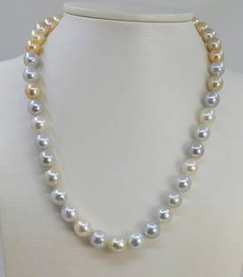 Necklace Australian South Sea Pearls - 8x10mm: Title: Necklace Australian South Sea Pearls - 8x10mm Description: Emerging from the warm oceans of Australia, these pearls have been hand selected for their top quality and their strongest brightness.