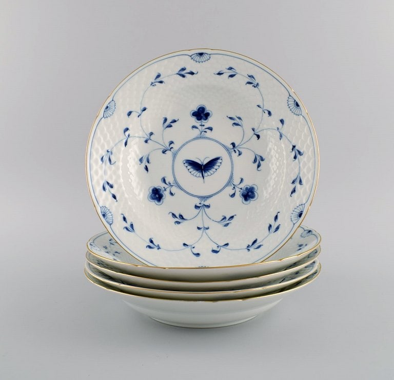Five Bing & Grøndahl Butterfly deep plates in hand-painted porcelain with gold rim. Model (1 of 6)