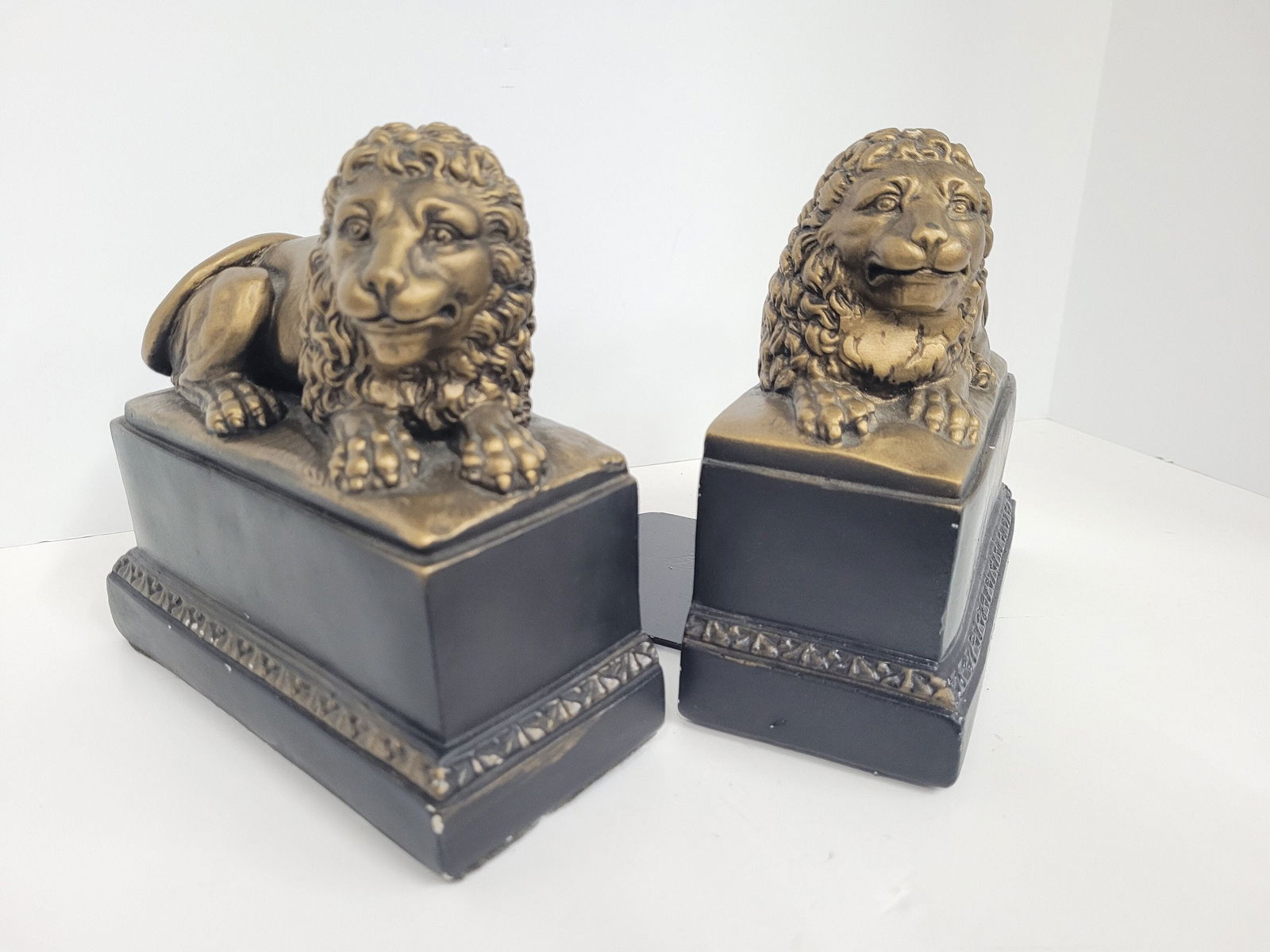 Vintage lion bookends chalk sculpture cat statues book holders neoclassical: Antique Lion Bookends Black & Gold Chalk Sculpture Big Cat Statues Book Holders Office Desk Bookshelf Library Rustic DÃ©cor Over the years people have adorn there doorways with these iconic