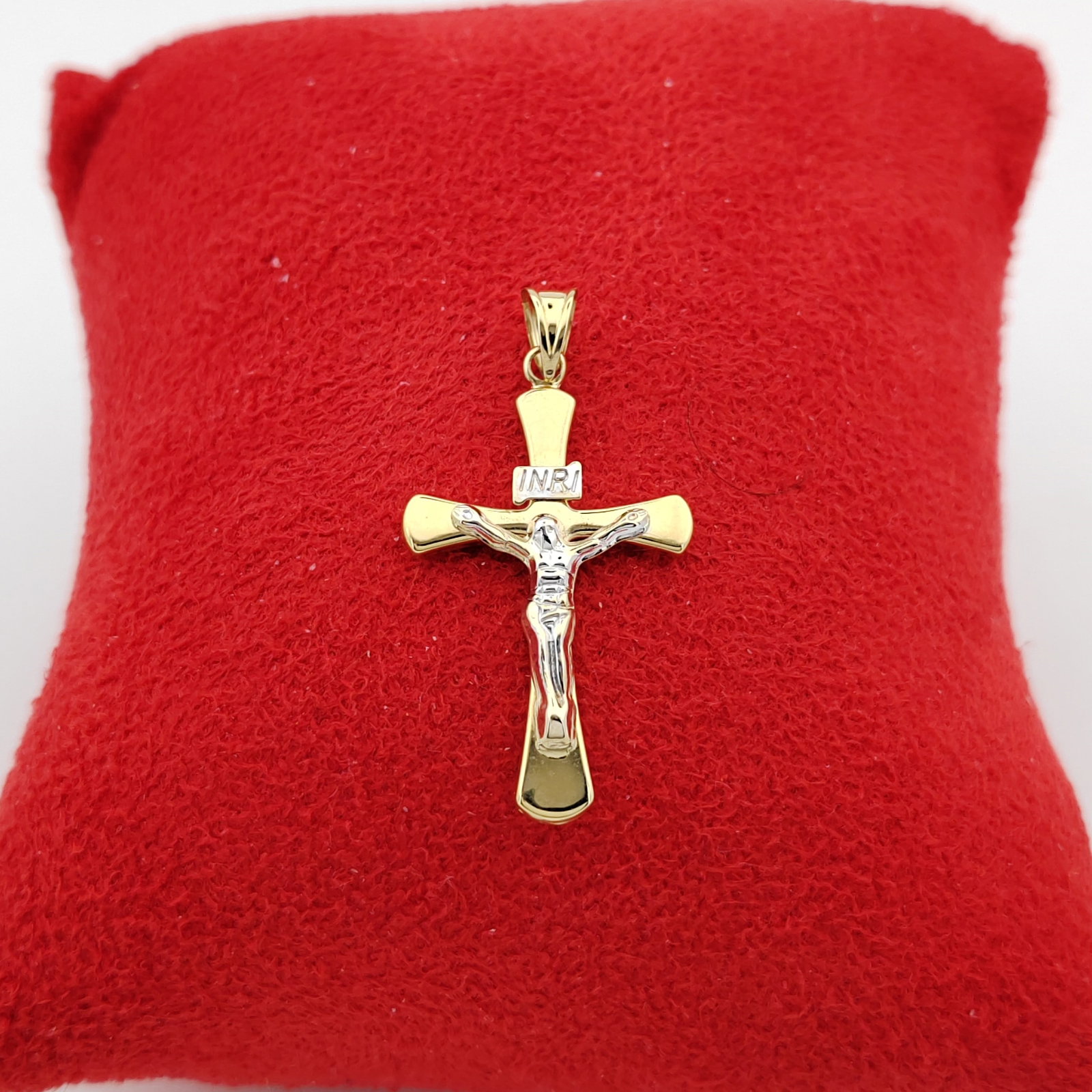 14K 585 Yellow and White Gold Cross Pendant: Title: 14K 585 Yellow and White Gold Cross Pendant Description: 14K 585 Yellow and White Gold Cross Pendant Condition:New -Weight:1.24g -Size:0.70x1.41 inch (18x36mm) with bail With Gift Box Express S