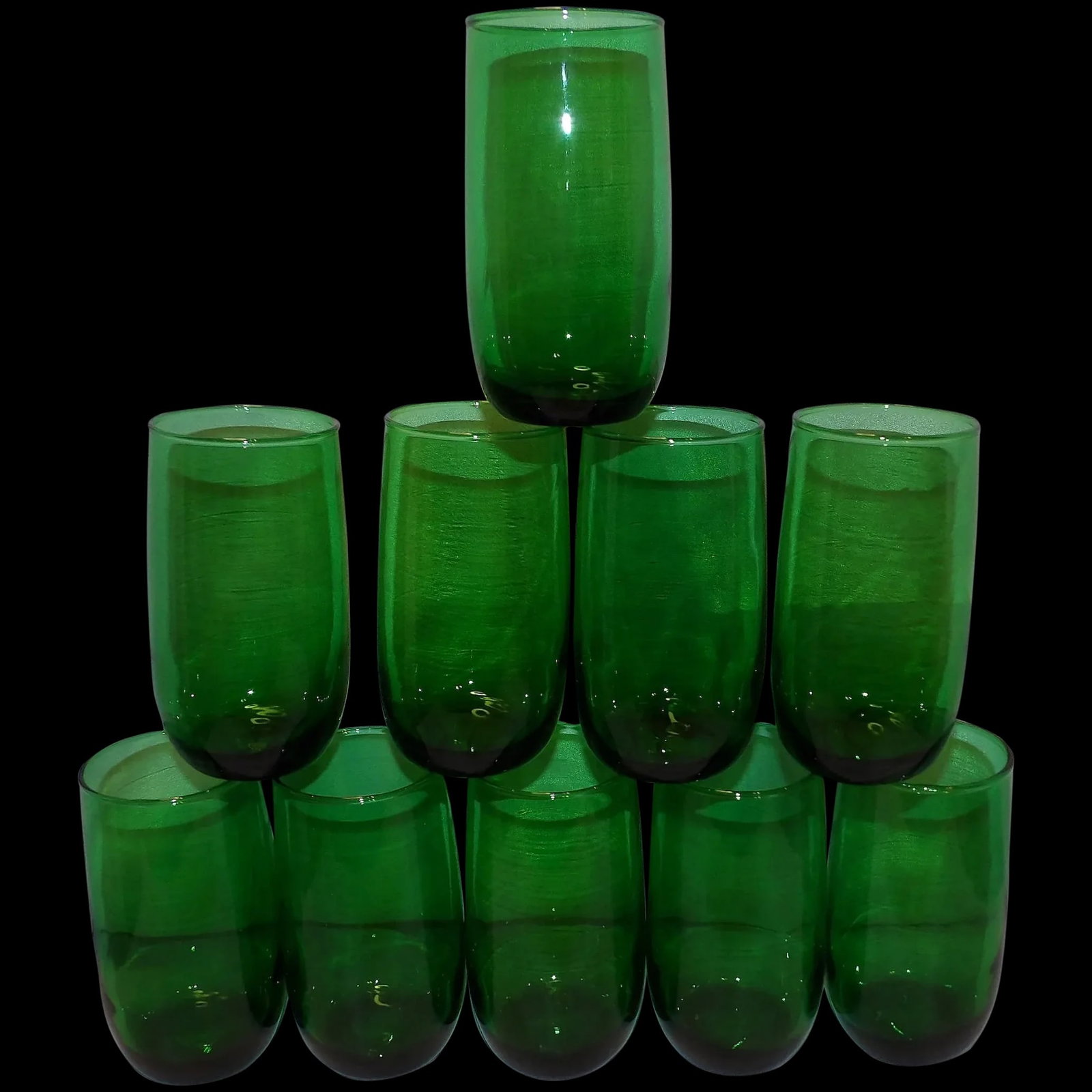 Anchor Hocking Forest Green 12 oz. Roly Poly Tumblers: This set of 10 Anchor Hocking Forest Green 12 oz. Roly Poly Tumblers is in excellent condition.NO chips, cracks, flea bites or stains. They stand 5” tall and 2 ½” in diameter. I am gi