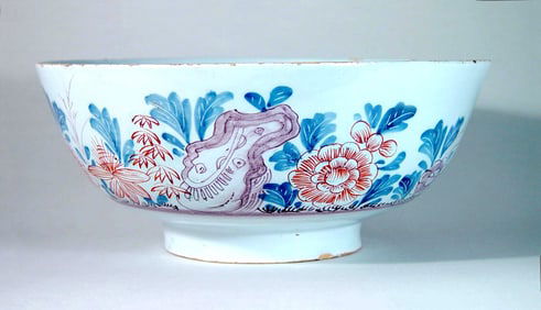 Chinoiserie English Polychrome Delftware Bowl, Bristol, Circa 1760