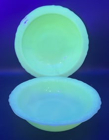 MCKEE Uranium CUSTARD LAUREL LEAF BOWLS