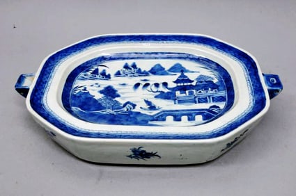 Chinese Export Underglaze Blue Porcelain Rare Hot Water Warming Dish, Circa 1810-30.