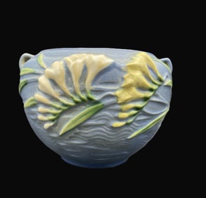 ROSEVILLE POTTERY FREESIA BLUE JARDINIERE 669-4