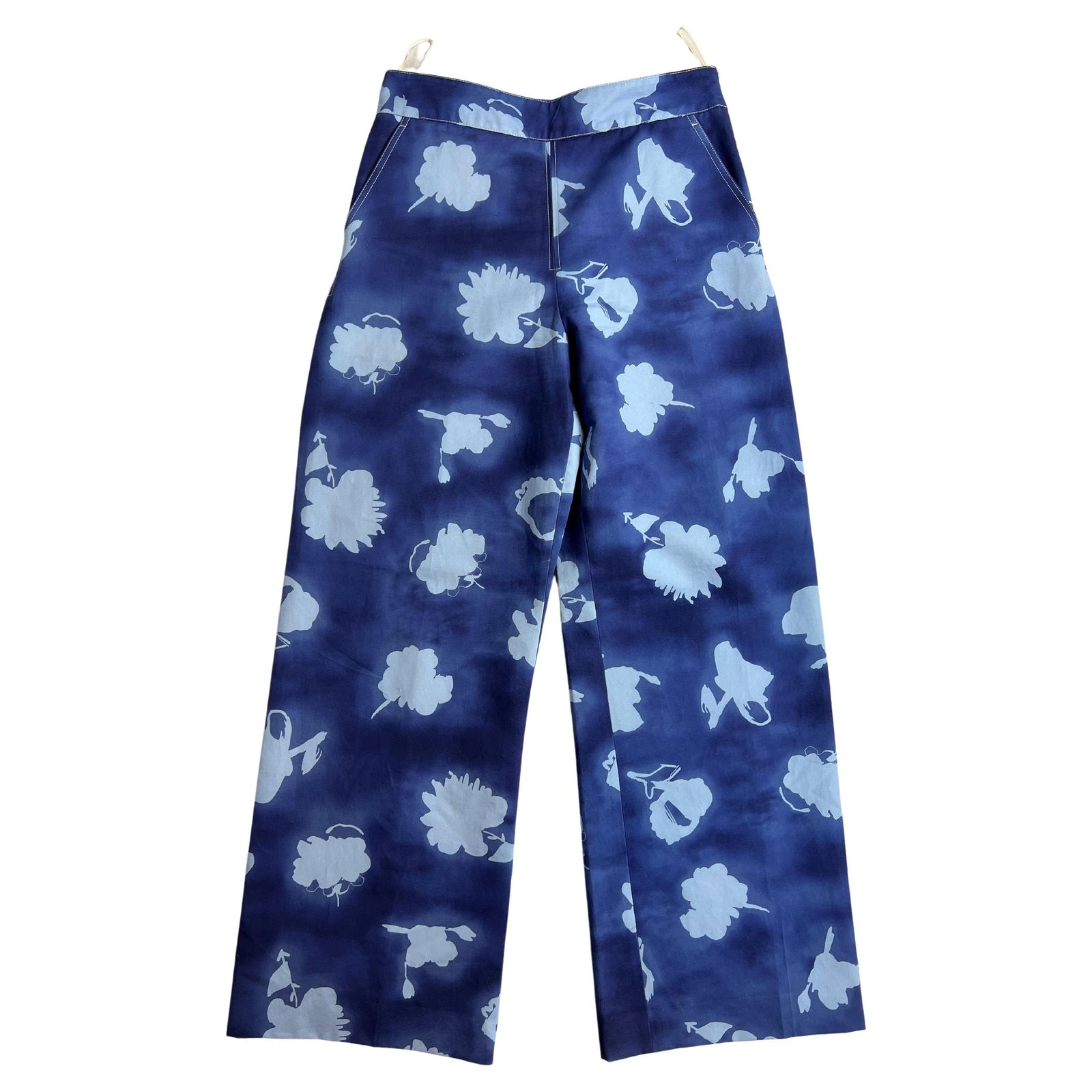 Marni Blue Flower Pants, Size 42: About the Item Marni Blue Pants, Size 42 - High waisted - Straight leg - Concealed side zip closure - Side pockets - Floral pattern Designer: Marni Dimensions: Length: 43 in (109.22 cm)Marked Size: 42