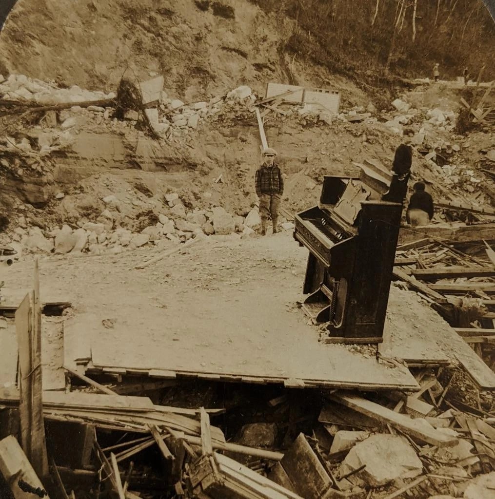 ca. 1900 DISASTER AFTERMATH, MIRACLE LONE STANDING PIANO or ORGAN AMONG RUBBLE: ca. 1900 DISASTER AFTERMATH, MIRACLE LONE STANDING PIANO or ORGAN AMONG RUBBLE ca. 1900 DISASTER AFTERMATH, MIRACLE LONE STANDING PIANO or ORGAN AMONG RUBBLE Description Circa 1900 Amateur Stereoview;