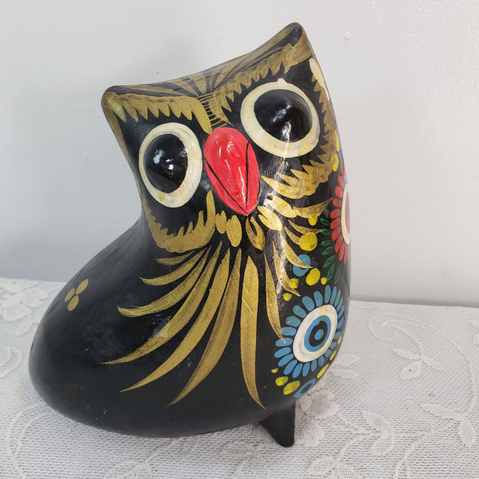 Vintage Black Multi-color Clay Pottery Ceramic Owl Statue Sculpture Mexican Art: Vintage Black Multi-color Clay Pottery Ceramic Owl Statue Sculpture Mexican Art In good condition with minor wear, scratches, and nicks. No broken area Measures 9"H x 8"W x 5"D Thank You Reserve: $99.