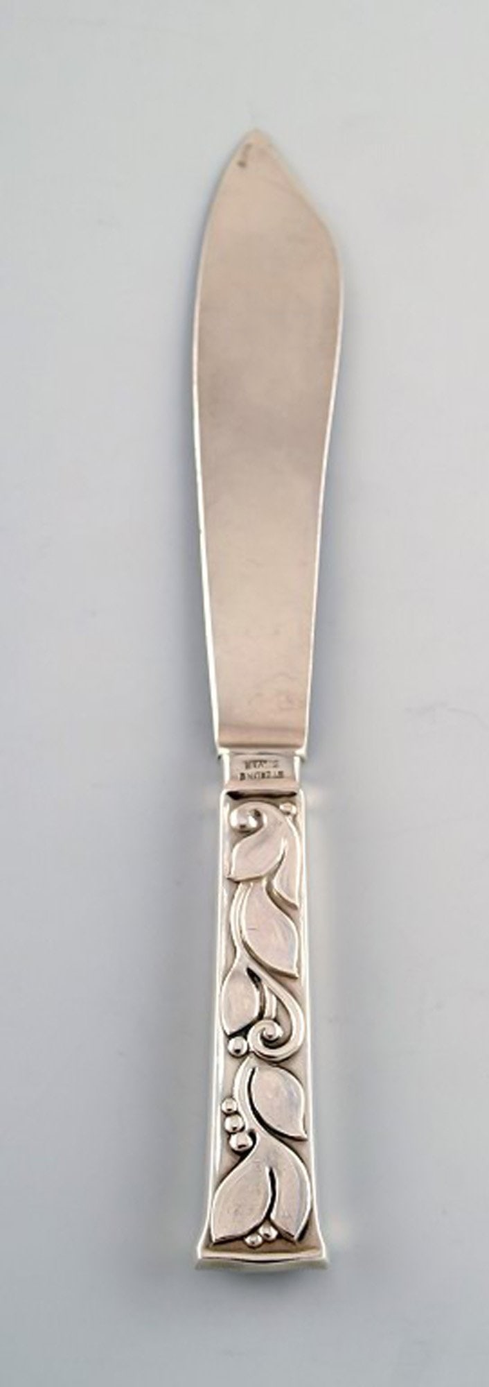 Evald Nielsen No. 30 (leaf pattern), fish knife in sterling silver. (1 of 3)