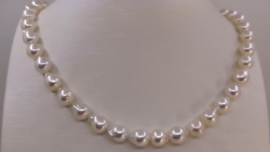 Necklace 8.5x9mm Akoya Pearls: Title: Necklace 8.5x9mm Akoya Pearls Description: A beautiful pearl necklace of white saltwater AAA Akoya pearls with exceptional lustre, finished with a solid silver clasp. The classic Akoya pearl is