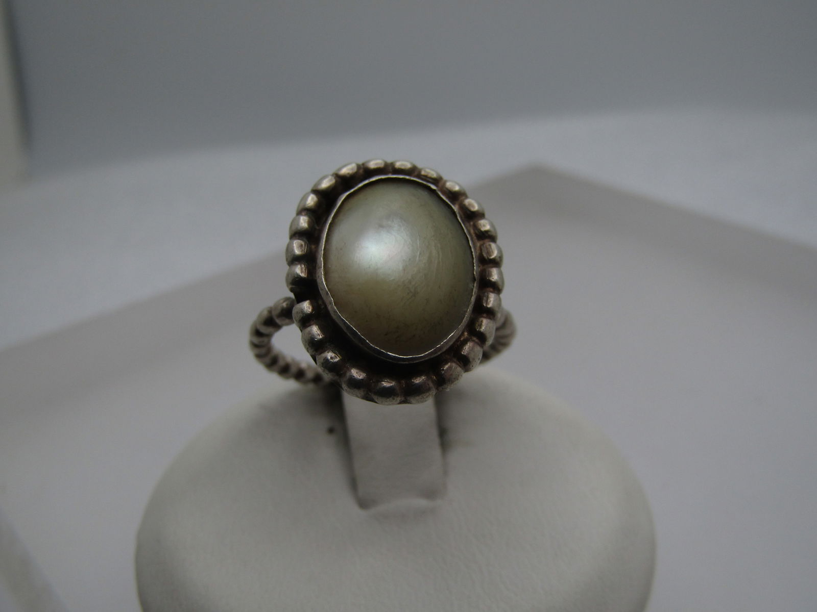 Vintage Sterling Mother-of-Pearl Ring, 1960's-1970's, Sz. 5, Southwestern Themed: Vintage Sterling Mother-of-Pearl Ring, 1960's-1970's, Sz. 5. Southwestern vibe. This has a beaded like band and frame around the bezel-set appx. 14mm by 10mm mother-of-pearl oval stone. The band is ap