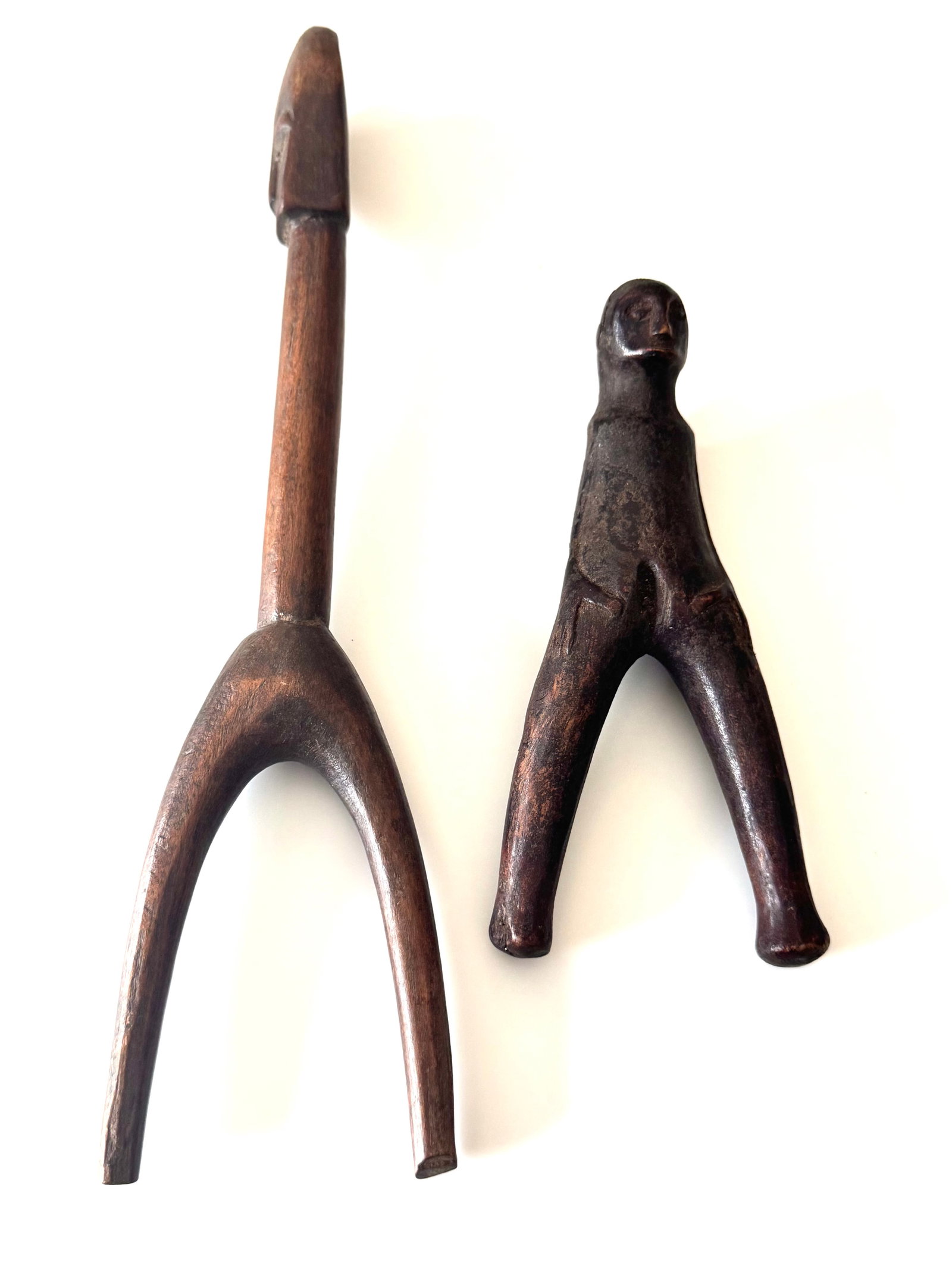 2 catapult Africa and Papua New Guinea: 2 old and used catapult Africa and Papua New Guinea. Very old patina and great carvings. 28 x 7 x 3 cm & 15 x 7 x 3 cm. Careful registered sending, combined shipping possible. Reserve: $75.00 Shipping