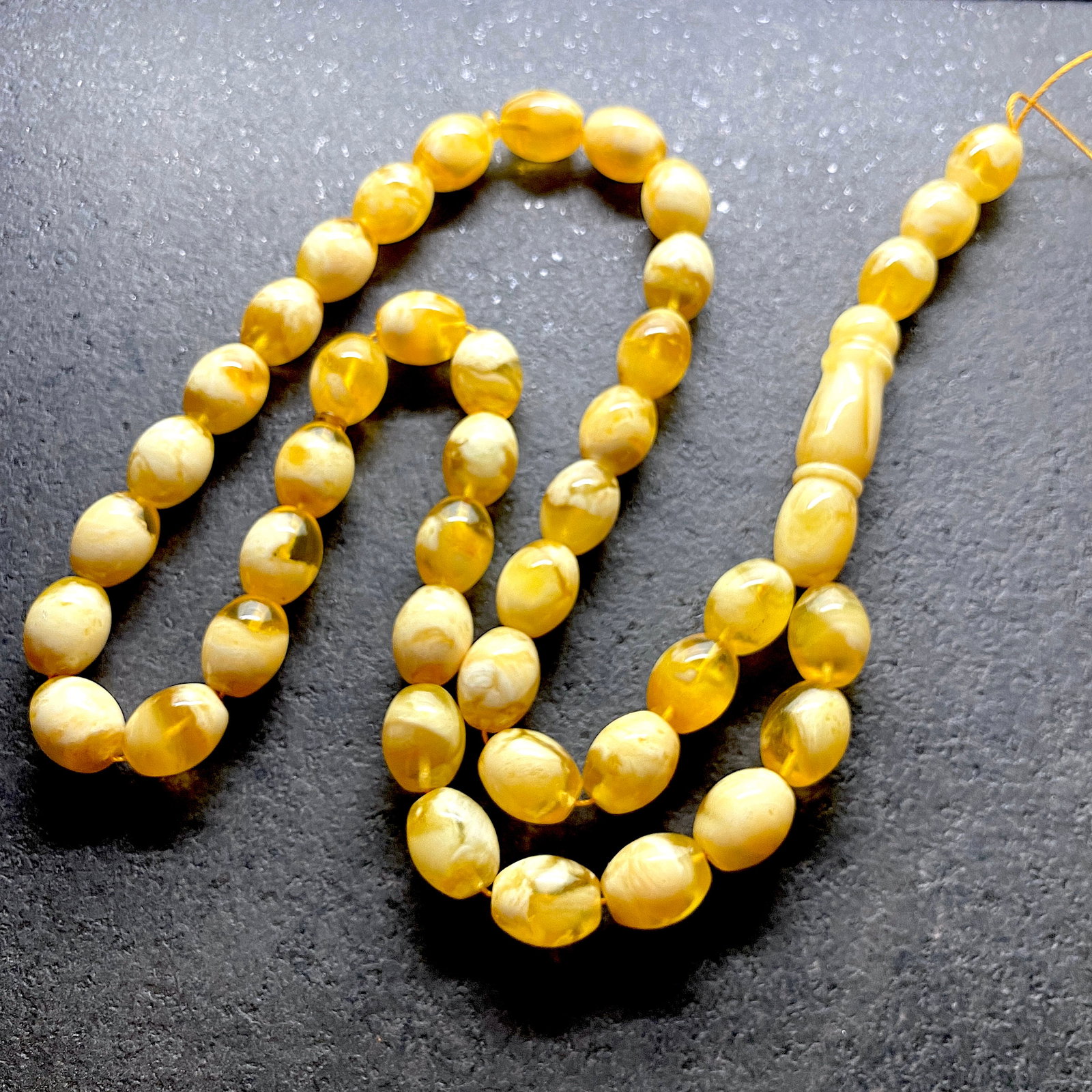 Stunning Amber Tesbih made from Olive shaped Amber beads: Title: Stunning Amber Tesbih made from Olive shaped Amber beads Metal:None Gemstone: Amber Weight:57.7 g Size:Bead size: 15.2 x 12.0 mm Bead size: 0.598 x 0.472 inches Made of: (Reconstituted Amber or