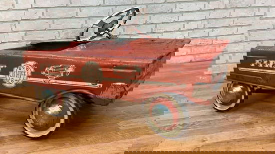 Vintage Murray "Fire Chief" Flat Front Original Steel Pedal Car: Vintage from before 2000 Vintage Murray "Fire Chief" Flat Front Original Steel Pedal CarCirca: 1950Dimensions:H: 17.5”W: 16”D: 32.5”Good vintage condition Reserve: $212.00 Shipping: