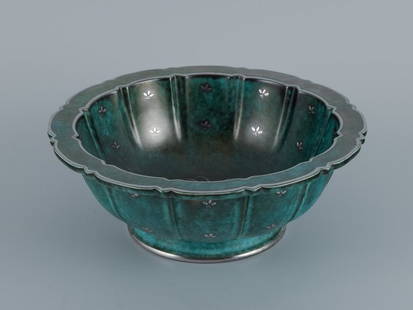 Wilhelm Kåge, Gustavsberg, Art Deco Argenta bowl decorated with silver inlay.: Wilhelm Kåge, Gustavsberg, Art Deco Argenta bowl decorated with silver inlay. Model 1141. Sweden 1940s. Stamped Gustavsberg, Kåge. In perfect condition. Dimensions: D 24.0 x H 9.0 cm. Reserv