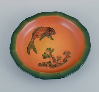 Ipsens, Denmark, dish with fish with glaze in orange-green shades.: Ipsens, Denmark, dish with fish with glaze in orange-green shades. Model number 139. 1920s. In excellent condition. Dimensions: D 27.5 x H 4.0 cm. Reserve: $224.00 Shipping: Domestic: Shipping rates a
