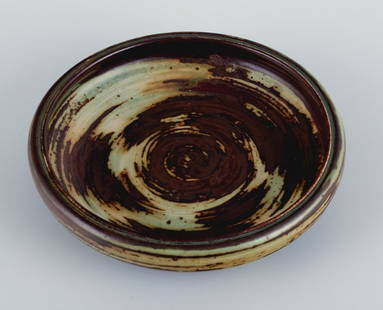 Carl Halier (1873-1948) for Royal Copenhagen, bowl in stoneware with sung glaze.: Carl Halier (1873-1948) for Royal Copenhagen, bowl in stoneware with sung glaze. Model number 21822. Marked. First factory quality. Dimensions: D 15.5 x H 3.5 cm. Reserve: $196.00 Shipping: Domestic: