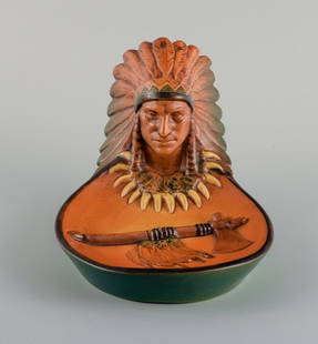Ipsens, Denmark. Bowl in glazed ceramic with hand-painted chief. Model 286.: Ipsens, Denmark. Bowl in glazed ceramic with hand-painted chief. Model 286. Approx. 1920s/30s In excellent condition. Marked. Measuring: L 23.0 x W 16.0 x H 14.0 cm. Reserve: $308.00 Shipping: Domesti