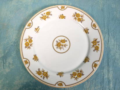 Vintage Spode Austen Platter Dinner Plate Y8190 Pattern: Offered here is a vintage Spode Austen plate Y8190 Pattern It has Spode mark on the back It measures 10 1/2" in diameter. The plate is in good condition with no chips or crazing A super addition to an