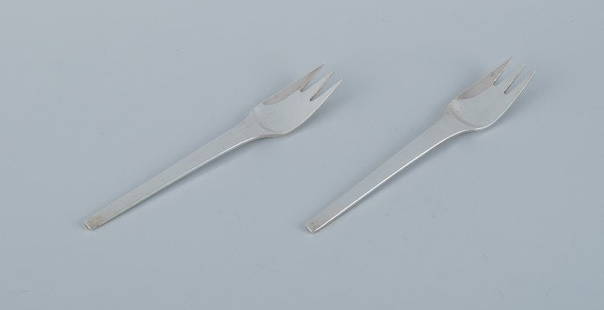 Georg Jensen, Caravel, two salad forks in sterling silver. Modernist and sleek design.: Title:Georg Jensen, Caravel, two salad forks in sterling silver. Modernist and sleek design. Description:Georg Jensen, Caravel, two salad forks in sterling silver. Modernist and sleek design. Designed