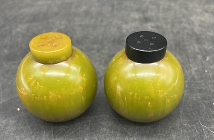 Vintage Bakelite MCM Retro Round Green Salt & Pepper Shakers Black Top