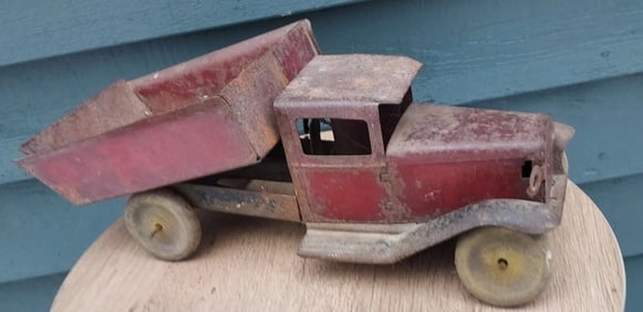 Pressed Steel truck Dump wooden wheels Original surface battery headlights