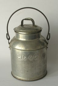 Antique 4 quart metal cream pail with lid.