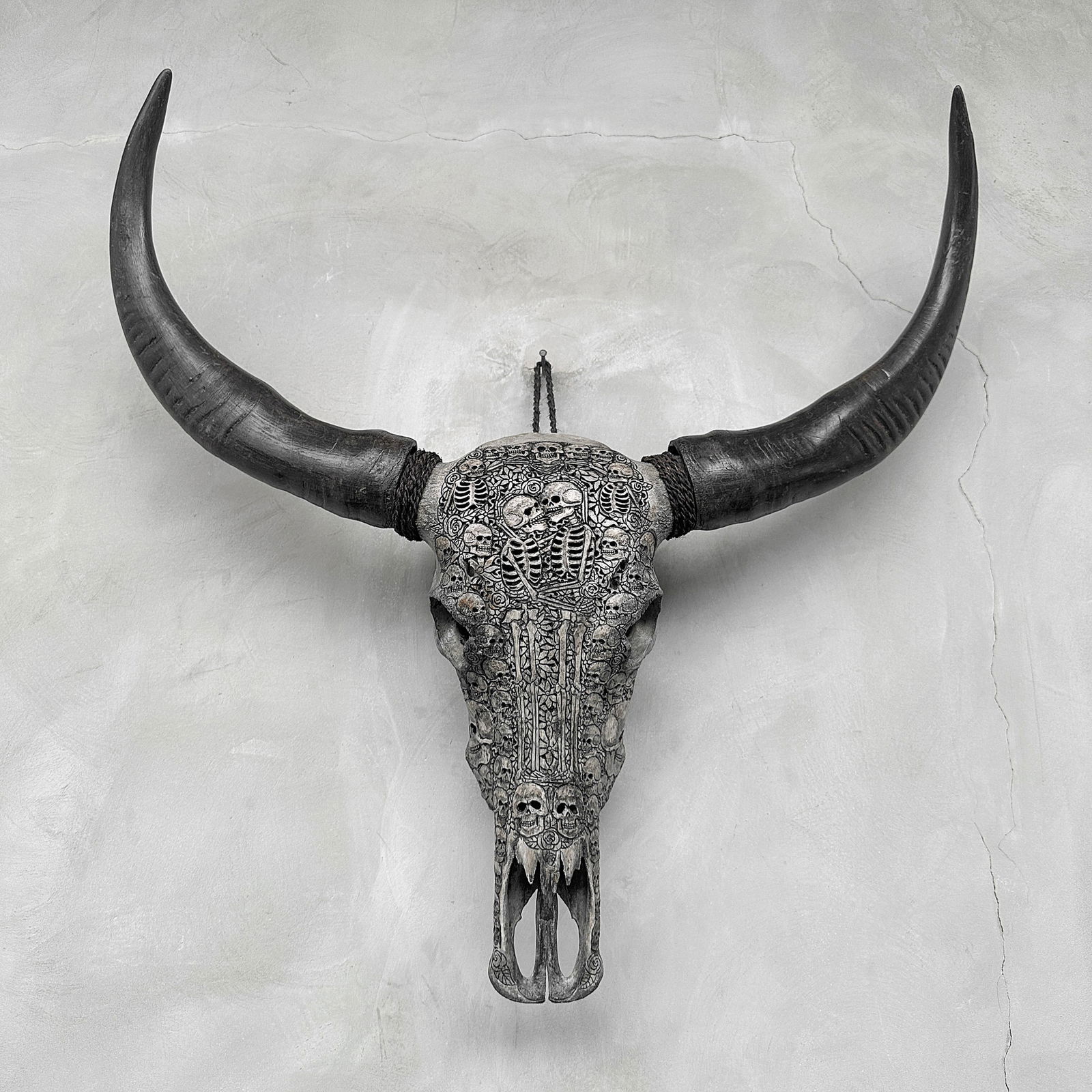 Carved grey water buffalo skull - A skeleton couple carving (1 of 10)