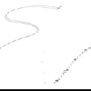 Tiffany & Co white gold x pink sapphire necklace: Magnifique collier Tiffany & Co. - En or blanc 18 carats. - Retiens 4 saphirs roses, 2 sertis clos, 2 sertis griffe. - Poids : 2,4g environ. - Longueur de la chaine : 40cm environ. - Longueur pendenti