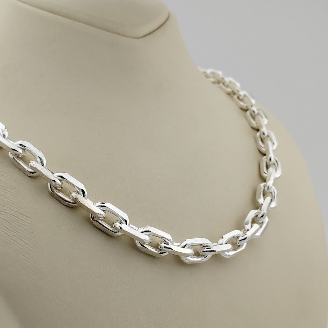 925 Sterling Silver Anchor Link Chain,Men Necklace: Title: 925 Sterling Silver Anchor Link Chain,Men Necklace Description: 925 Sterling Silver Anchor Link Chain,Men Necklace Size:65cm Weight: 115g With Gift Box Express Shipping.Carrier:DHL Express Comb