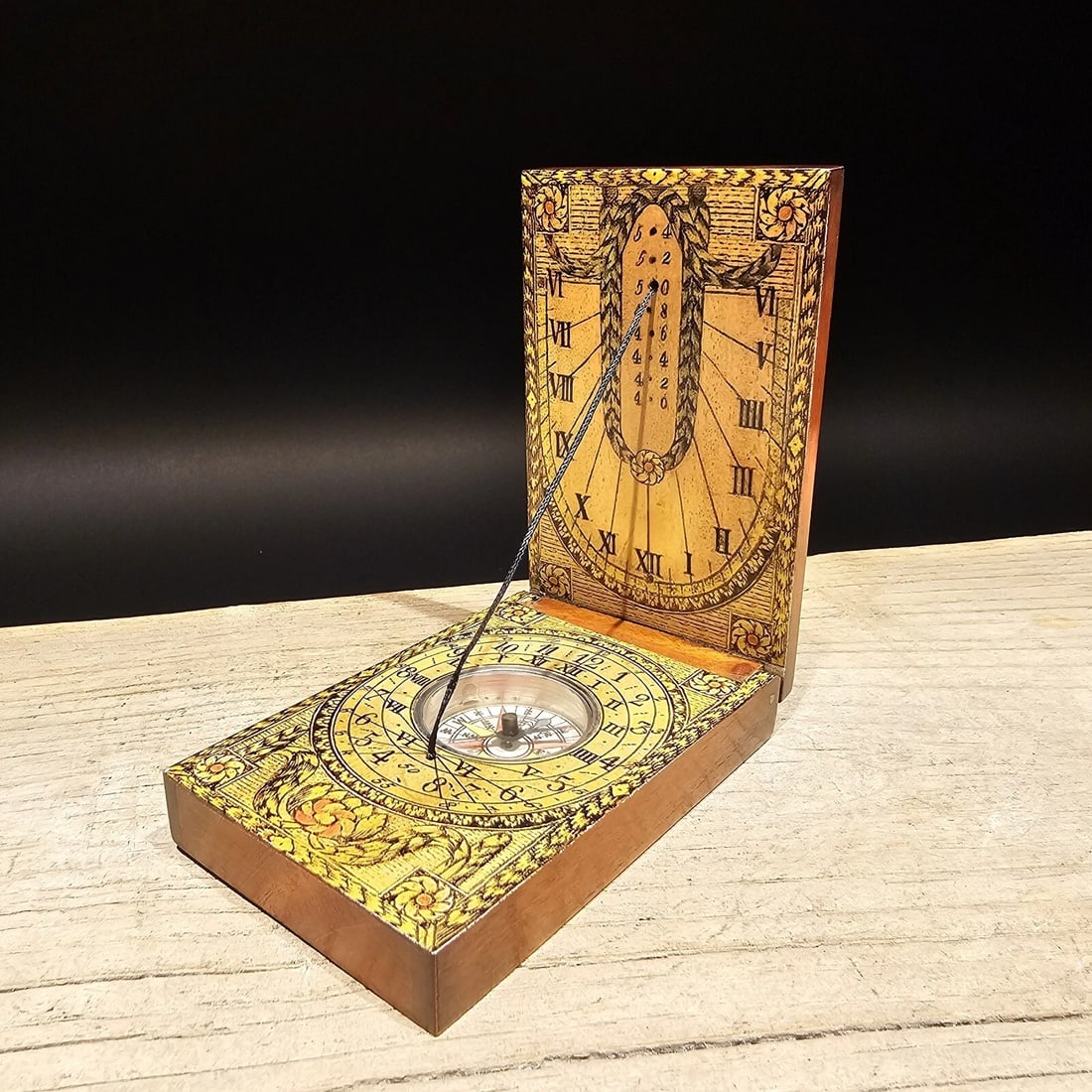 Wood Pocket Sundial Compass: Great reproduction Classic wood and brass dial, with two time scales. The rope that is stretched between base and cover throws it shadow on the hour when fully 90º upright. Actually sundials like thi