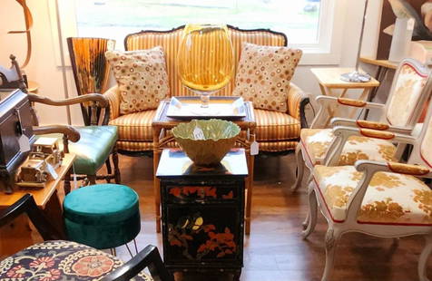 Antique Country French Provincial Louis XV Style Serpentine Settee w/ bold striped silk fabric.: Antique Country French Provincial Louis XV Style Serpentine Settee w/ bold striped silk fabric. Reserve: $300.00 Shipping: Domestic: Shipping rates are determined by destination International: Foreign