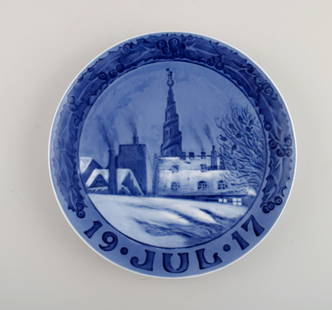 Royal Copenhagen christmas plate from 1917.: Royal Copenhagen christmas plate from 1917. Diameter: 18 cm. In excellent condition. 1st factory quality. Stamped. Reserve: $119.00 Shipping:Domestic: Shipping rates are determined by